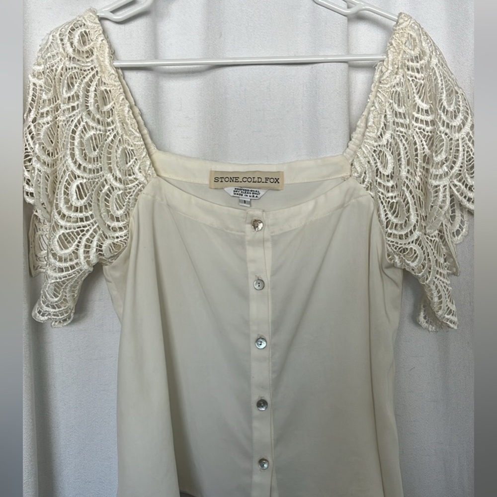 Stone Cold Fox top with lace sleeves size 1